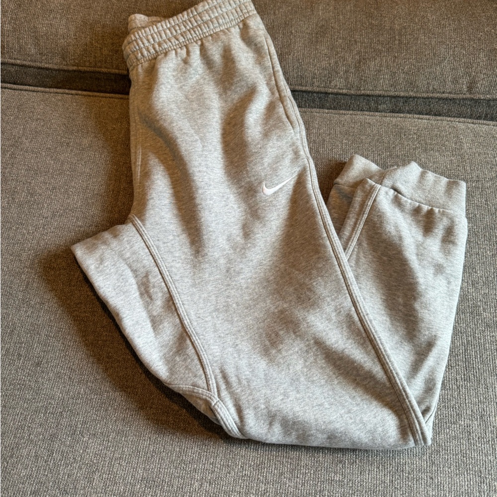 Like New!! Nike Men’s Sportswear Club Fleece Joggers Medium
